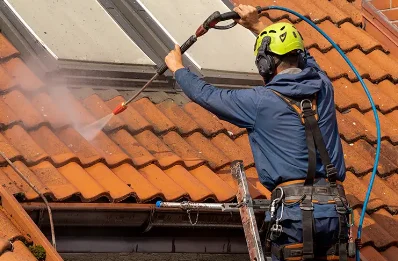 Démoussage et hydrofuge de toiture à Montjoire